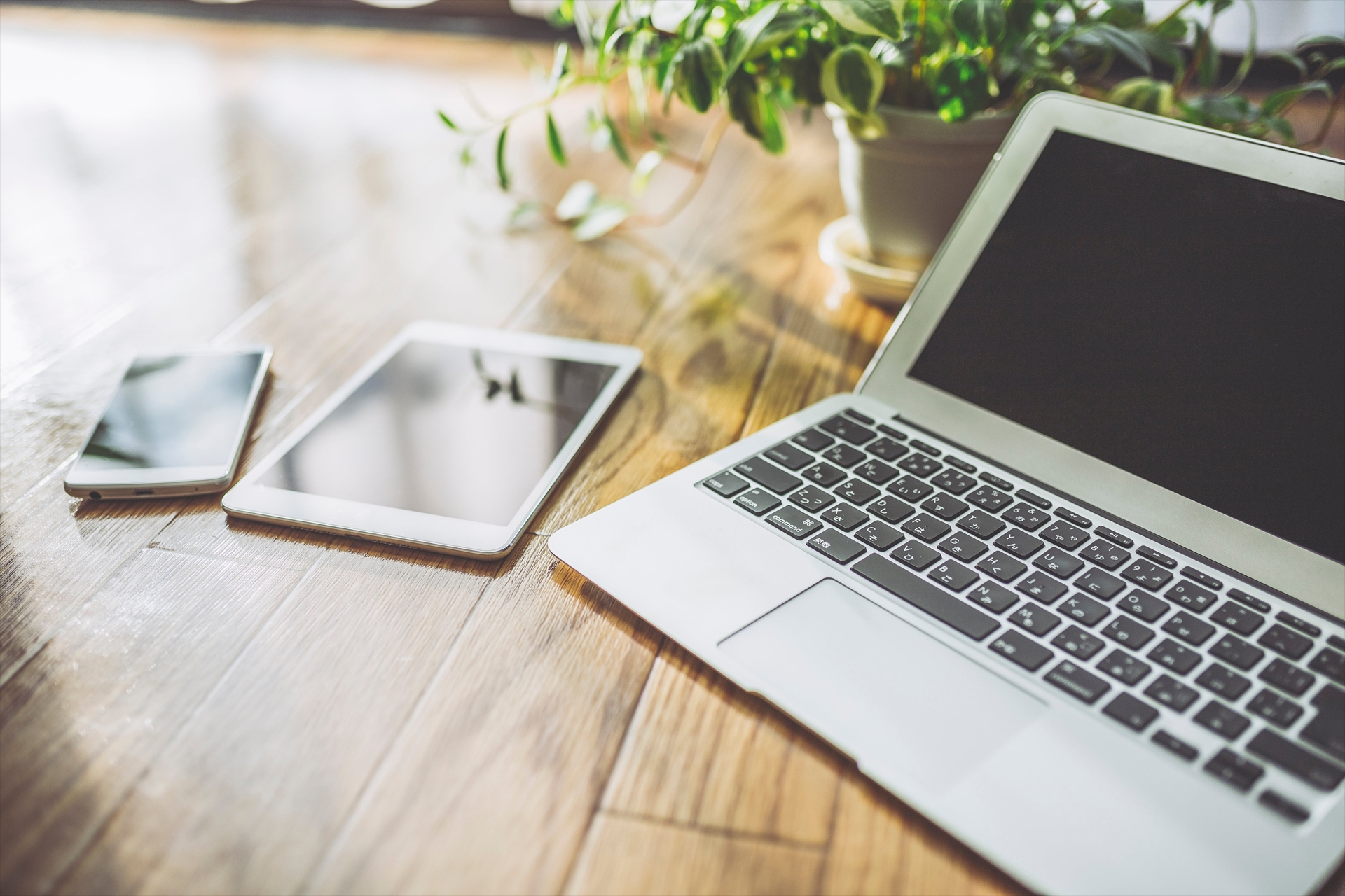 写真:スマートフォン・パソコン・タブレット