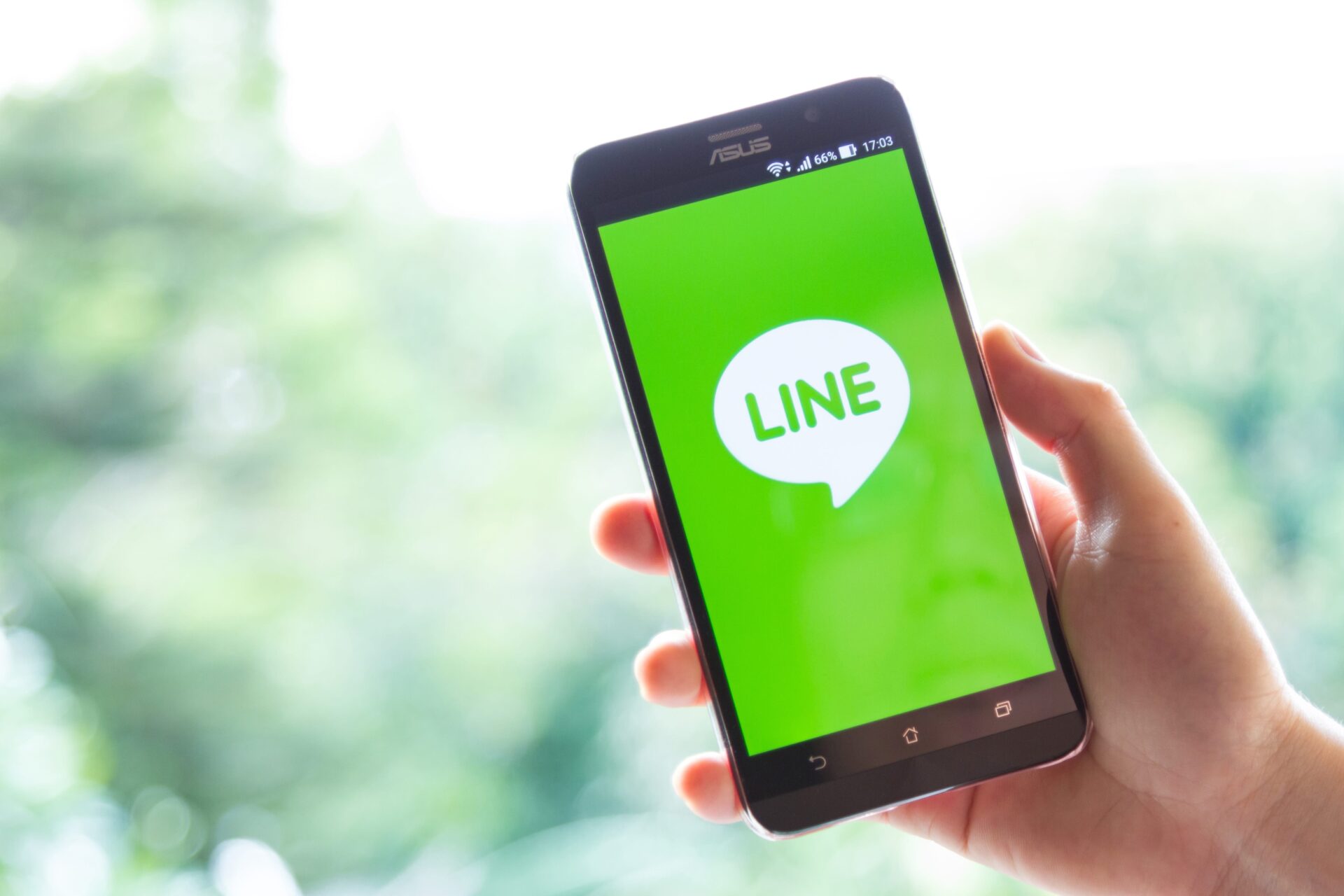 写真:LINEとスマホ